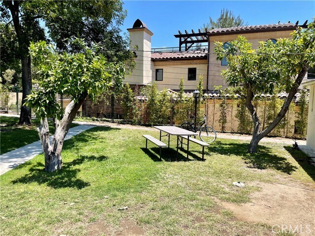 Building Photo - 1413 5th St