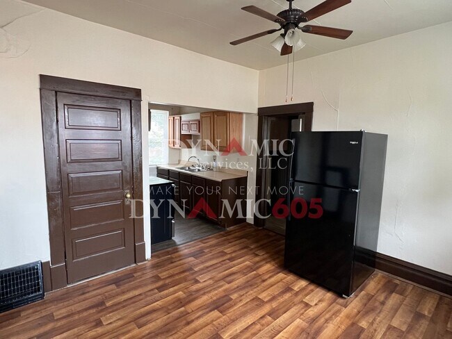 Building Photo - 3BR/1BA Single Family House For Rent