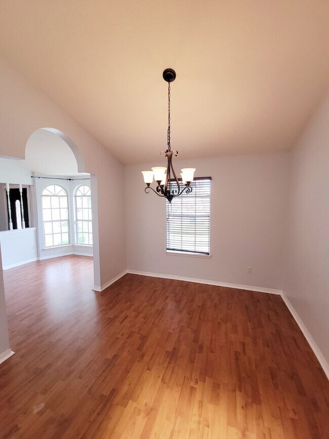 Building Photo - For Rent | Hidden Glen Community | 4 Bed, 2 Bath + Private Pool Oasis