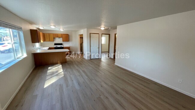 Building Photo - 2025-845MF