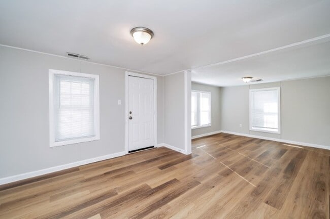 Building Photo - Move in Promo- $200 off First Month's Rent! Spacious and Stunning 3-Bedroom, 2-Bath Home on Alaba...