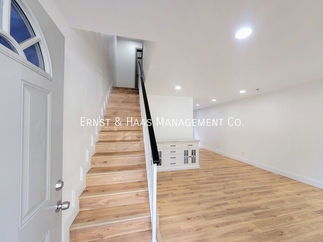 Building Photo - Beautifully Remodeled 2 Story Townhome wit...