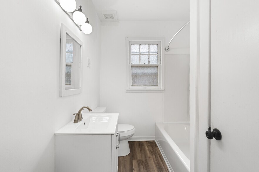 Building Photo - 2416 Sherry Rd