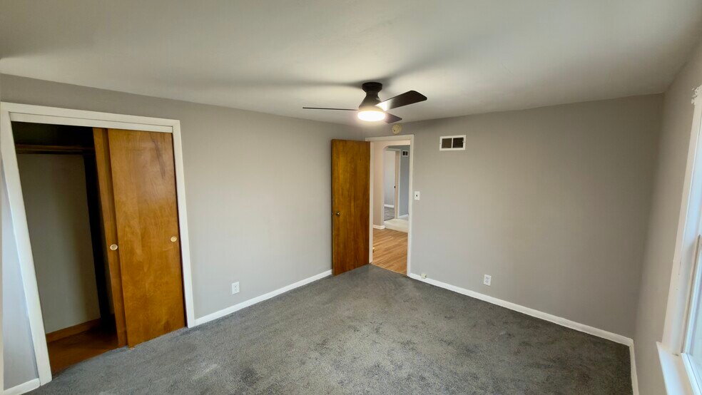 Building Photo - 4383 S 5th Pl