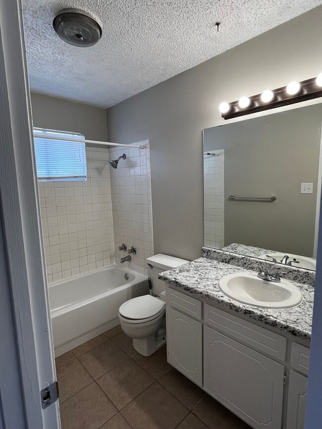 Building Photo - Nice 3 bedroom, 2 bath Home in College Hills West Available SOON!