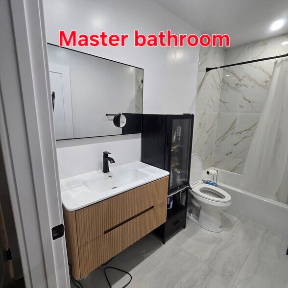 MASTER BATHROOM - 916 S Sherbourne Dr