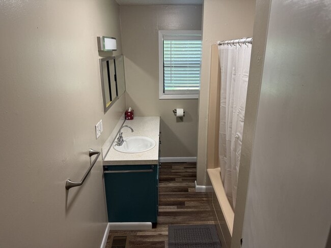 Building Photo - 2/2 Brick Home in Cave City!