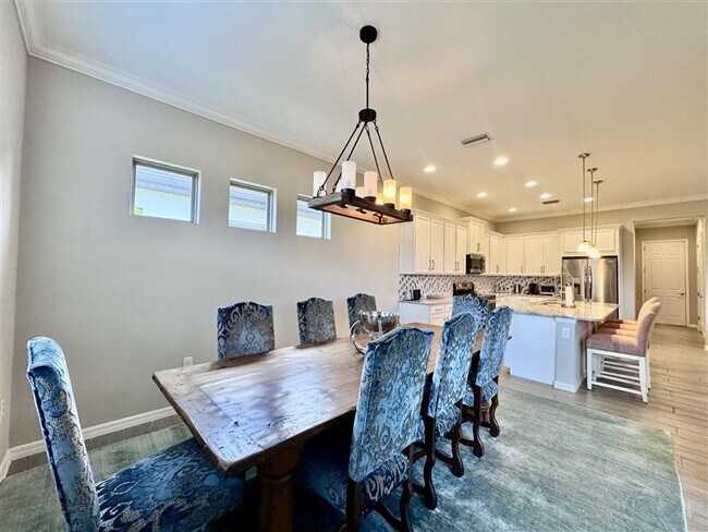 Building Photo - 380 Maraviya Blvd
