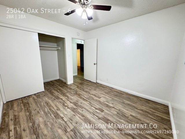 Building Photo - 25042 Oak St
