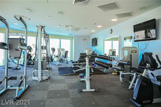 Building Photo - High Rise condo in the heart of the Arts D...