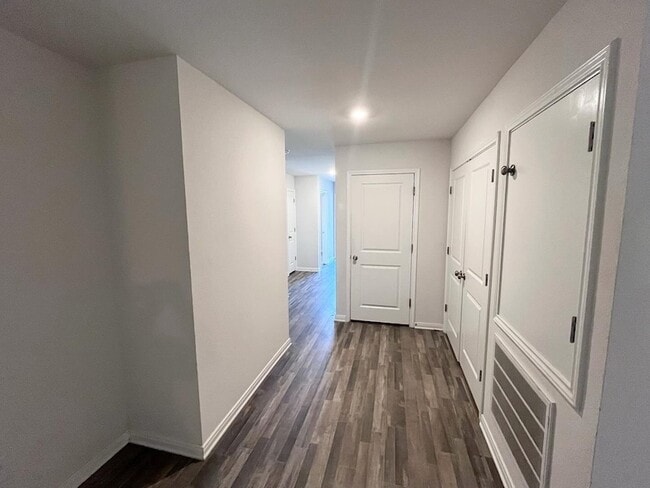 Building Photo - 15717 Del Norte Dr
