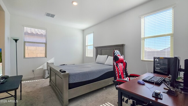 Building Photo - 16839 W Evergreen Rd