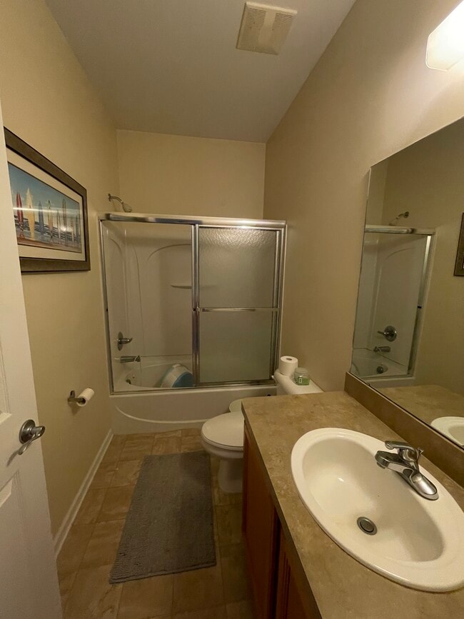 Building Photo - 474 Village Dr