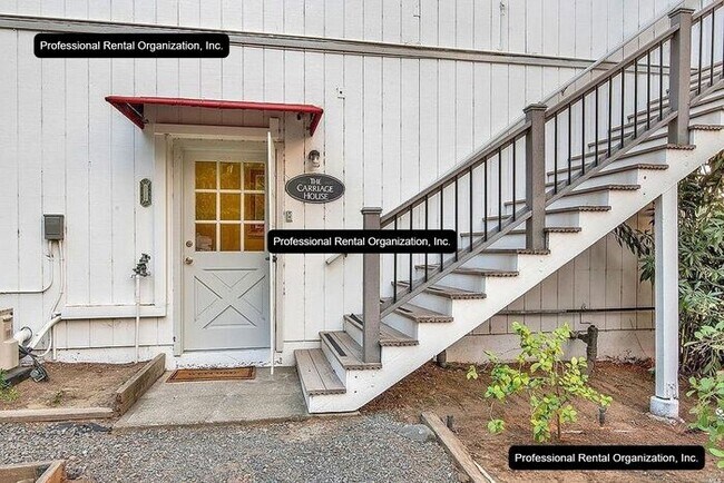 Building Photo - A price and views that can't be beat- Upper Flat with deck & expansive Vineyard and Sunset views