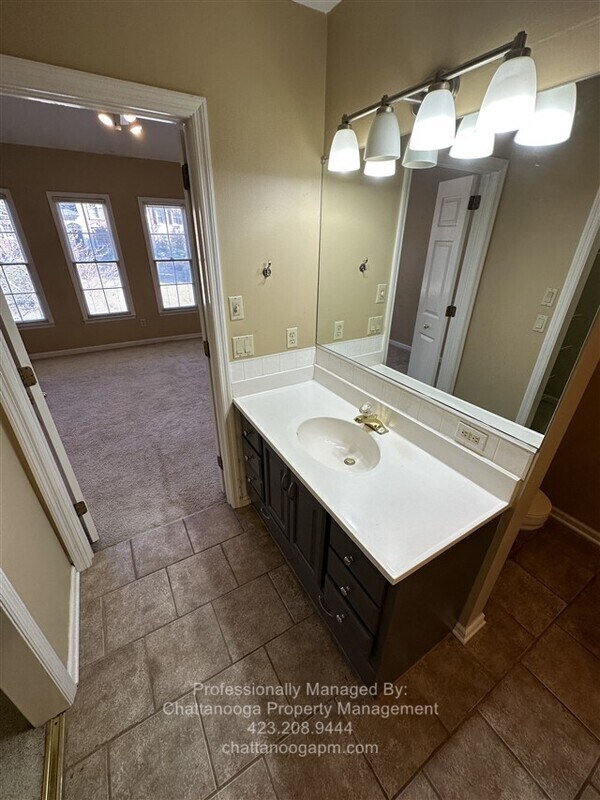 Building Photo - 7420 Hamilton Run Dr