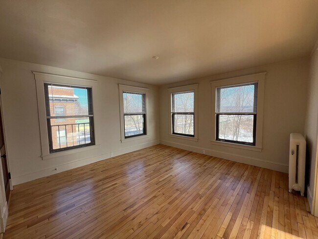 Building Photo - 248 N Main St