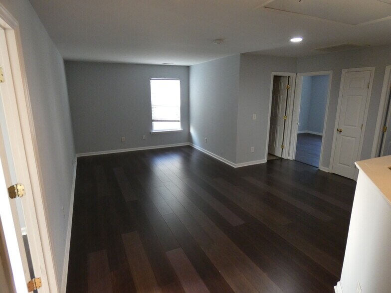 Building Photo - 1624 Brown Owl Dr