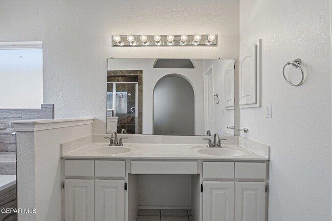 Building Photo - 7239 Desert Jewel Dr