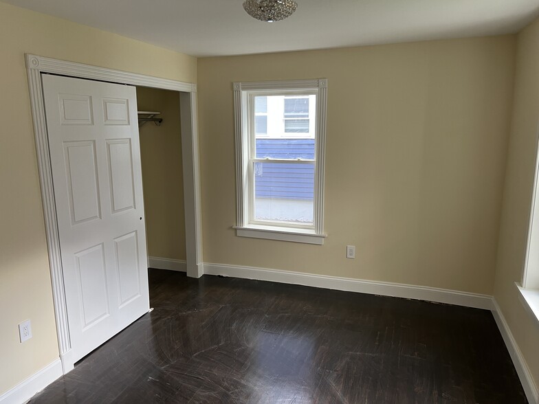 Building Photo - 33 Conklin St