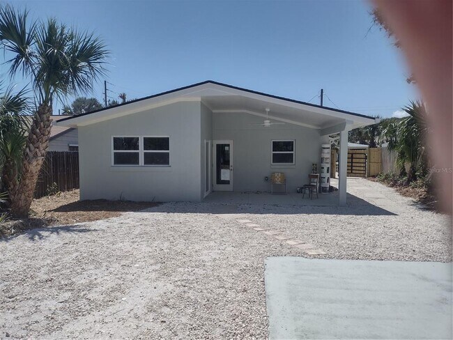 Building Photo - 830 E 18th Ave