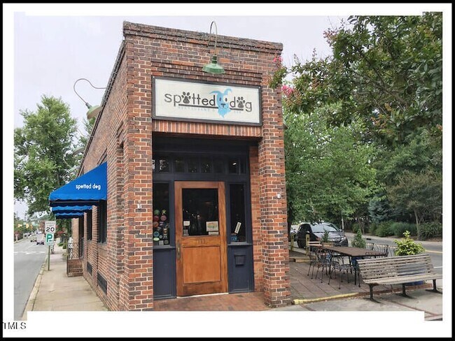 Building Photo - 502 W Poplar Ave