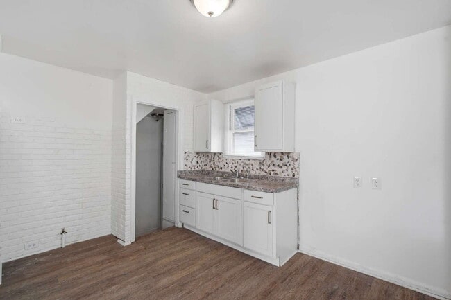 Building Photo - Cozy Detroit Home with Comfortable Living Space!