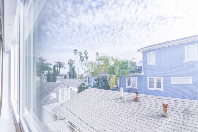 Building Photo - Ocean Avenue Duplex