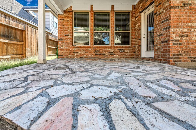 Building Photo - 4834 Oak Rambling Dr