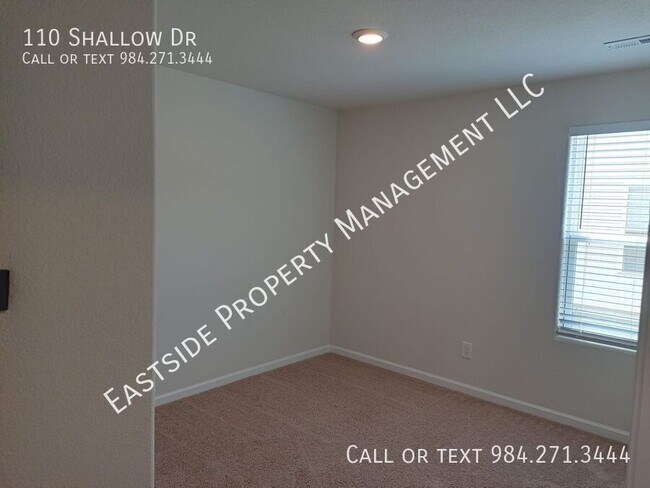 Building Photo - 110 Shallow Dr