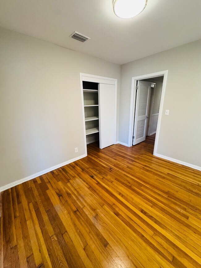 Building Photo - 1234 Belmont Terrace