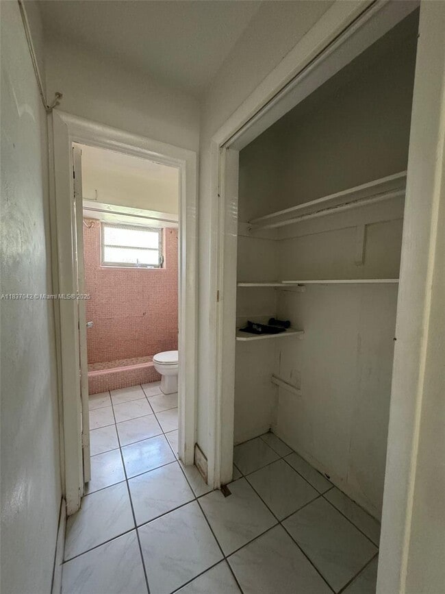 Building Photo - 2700 SW 62nd Ave
