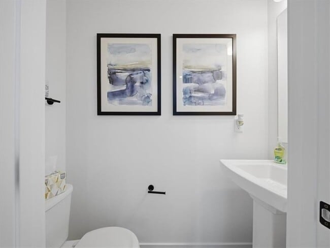 Building Photo - 201 Yellowwood Ct