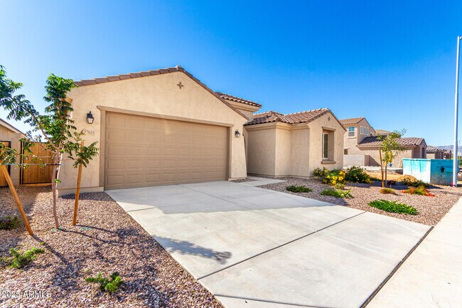 Building Photo - 17651 W Palo Verde Dr