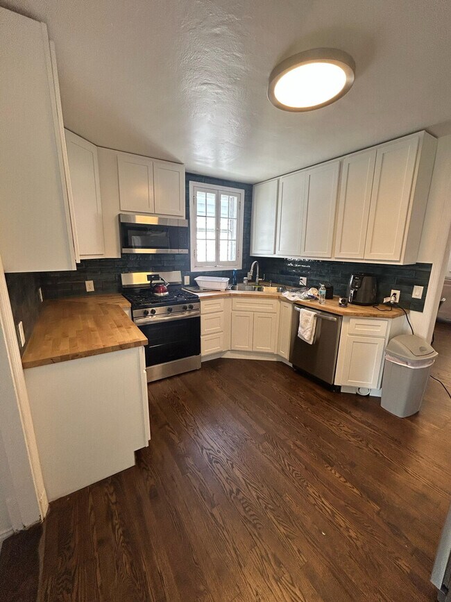 Building Photo - 6025 Fyler Ave