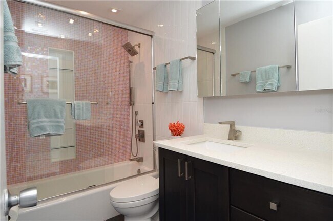 Building Photo - 5245 Coquina Key Dr SE