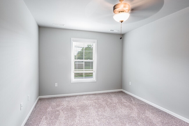 Building Photo - 229 Whispering Hills Blvd