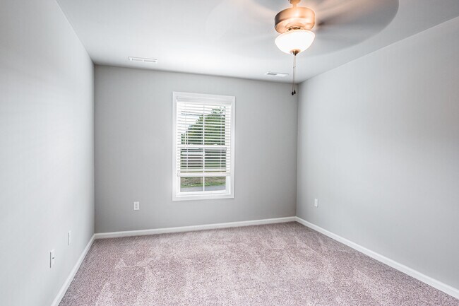 Building Photo - 245 Whispering Hills Blvd