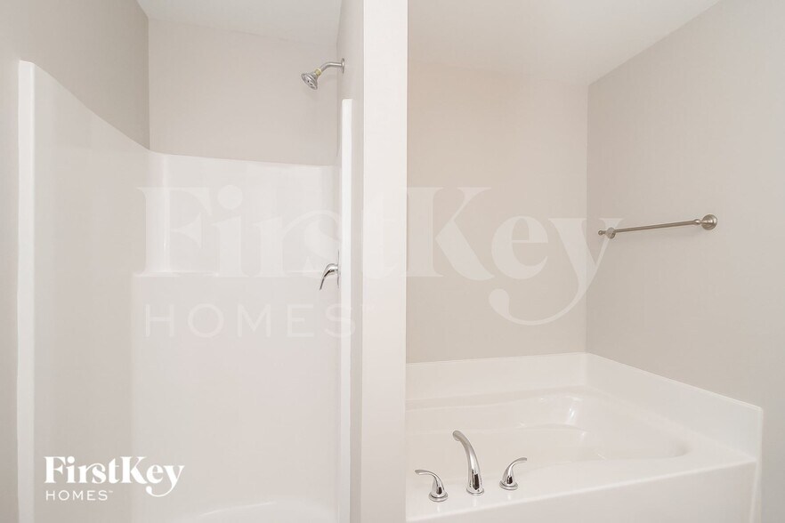 Building Photo - 825 Winterside Ln
