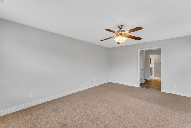 Building Photo - 211 High Green Dr