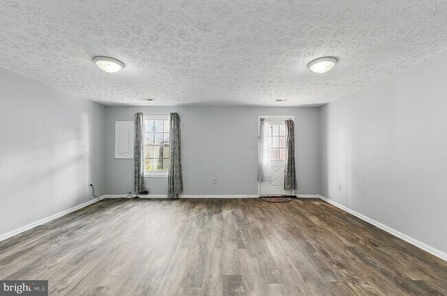 Building Photo - 6837 Cottingham Ln