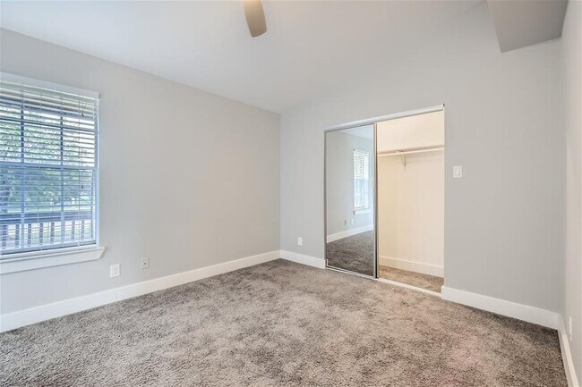 Building Photo - 1830 River Crossing Cir