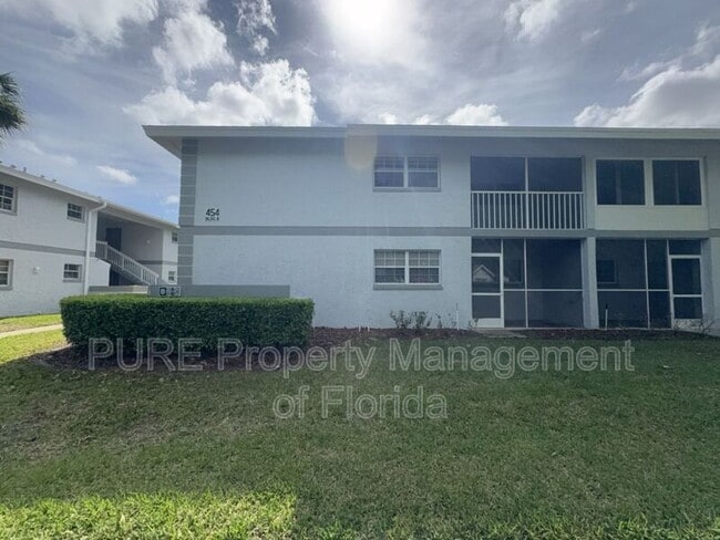 Building Photo - 454 Fairways Cir