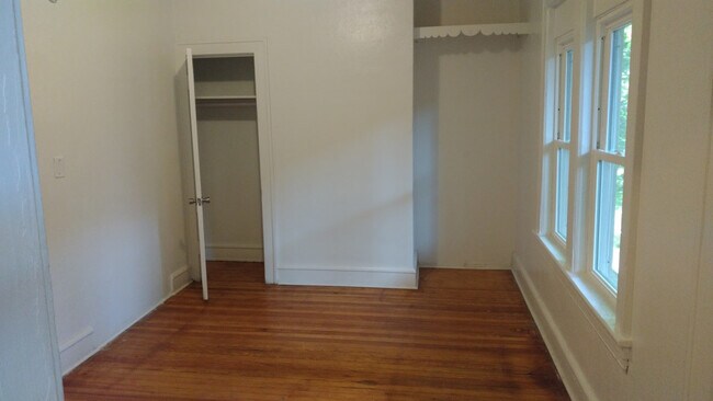 Building Photo - Ferdinand