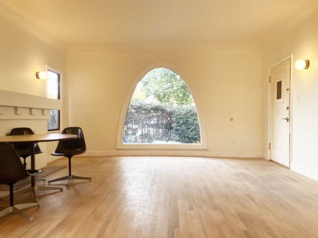 Real hardwood floors and classic Spanish / art deco accents - 2807 Hillcrest Dr