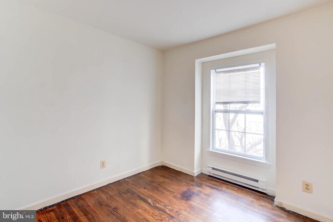 Building Photo - 900 24th St NW