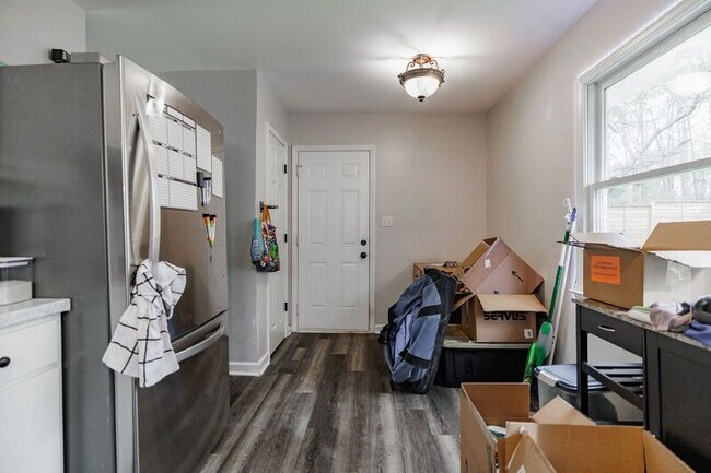 Building Photo - 348 Alberta Dr