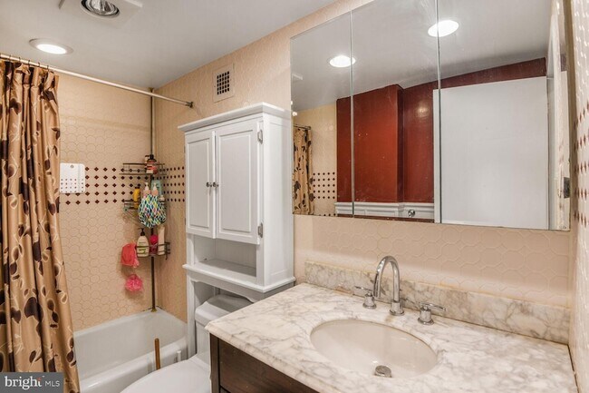 Building Photo - 4515 Willard Ave