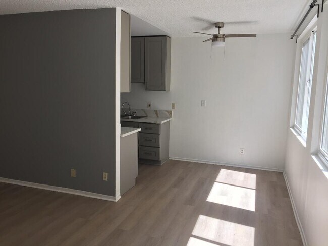 Building Photo - 630 E Orange Grove Ave