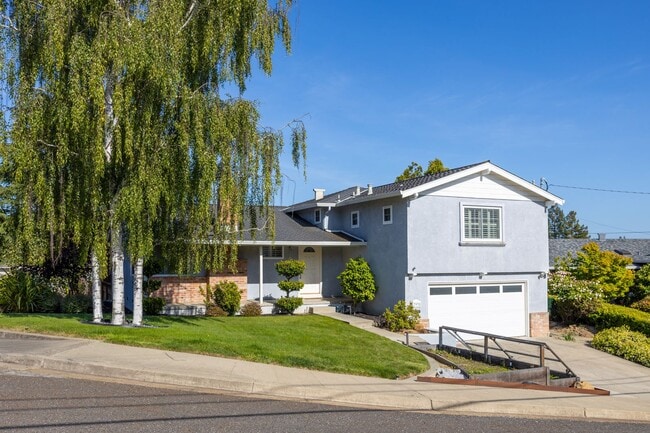 Building Photo - Amazing 4 bedroom home in one of Castro Valley's most desirable neighborhoods.  Owned solar!