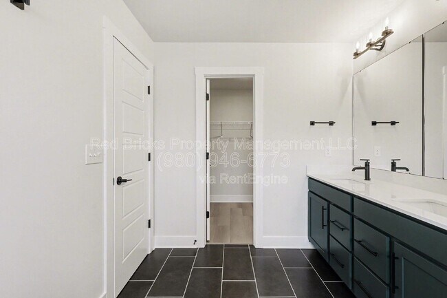 Building Photo - 7920 Sansom Cir